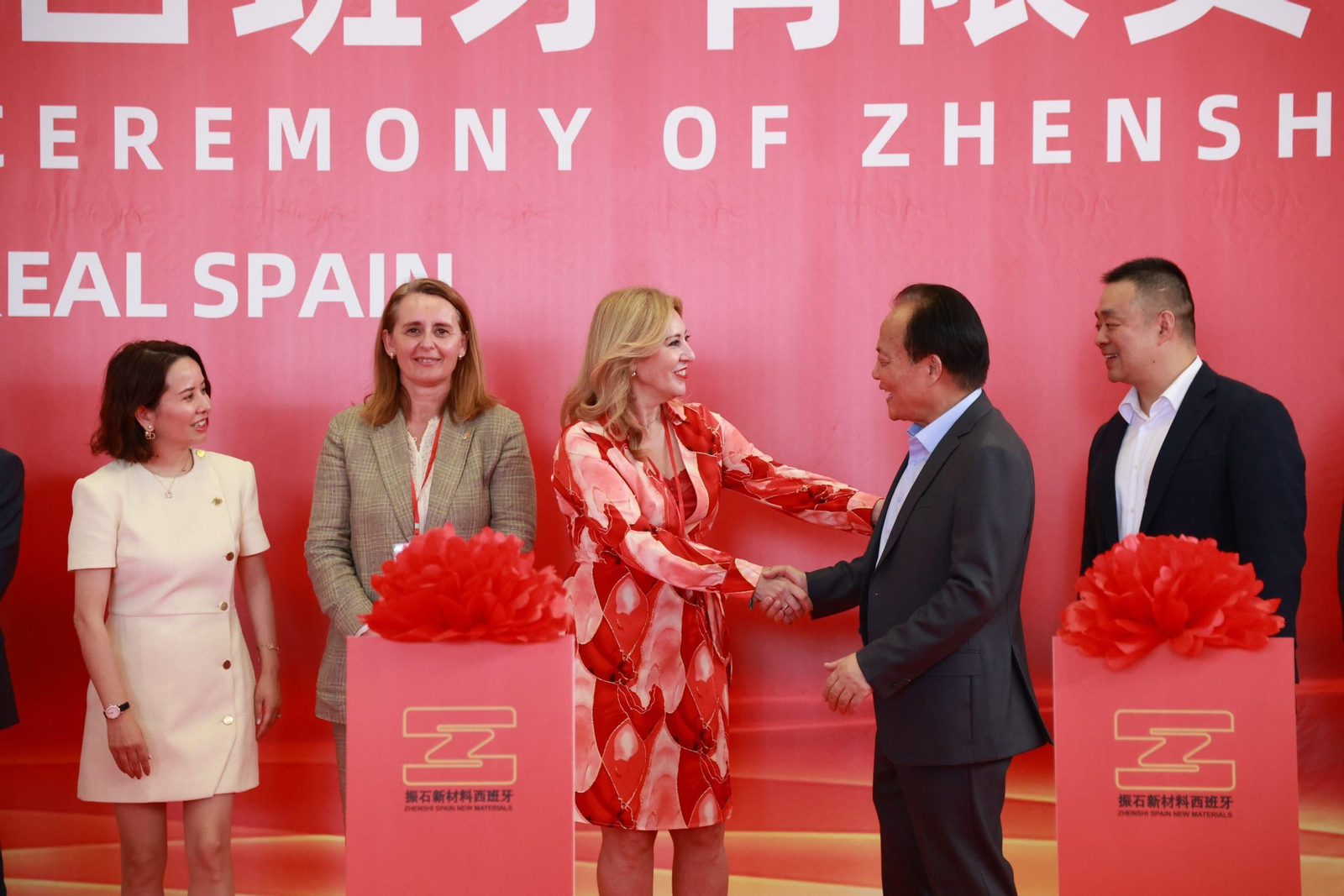 La consejera Carolina España en la inauguración de la multinacional china Zhenshi en Puerto Real.