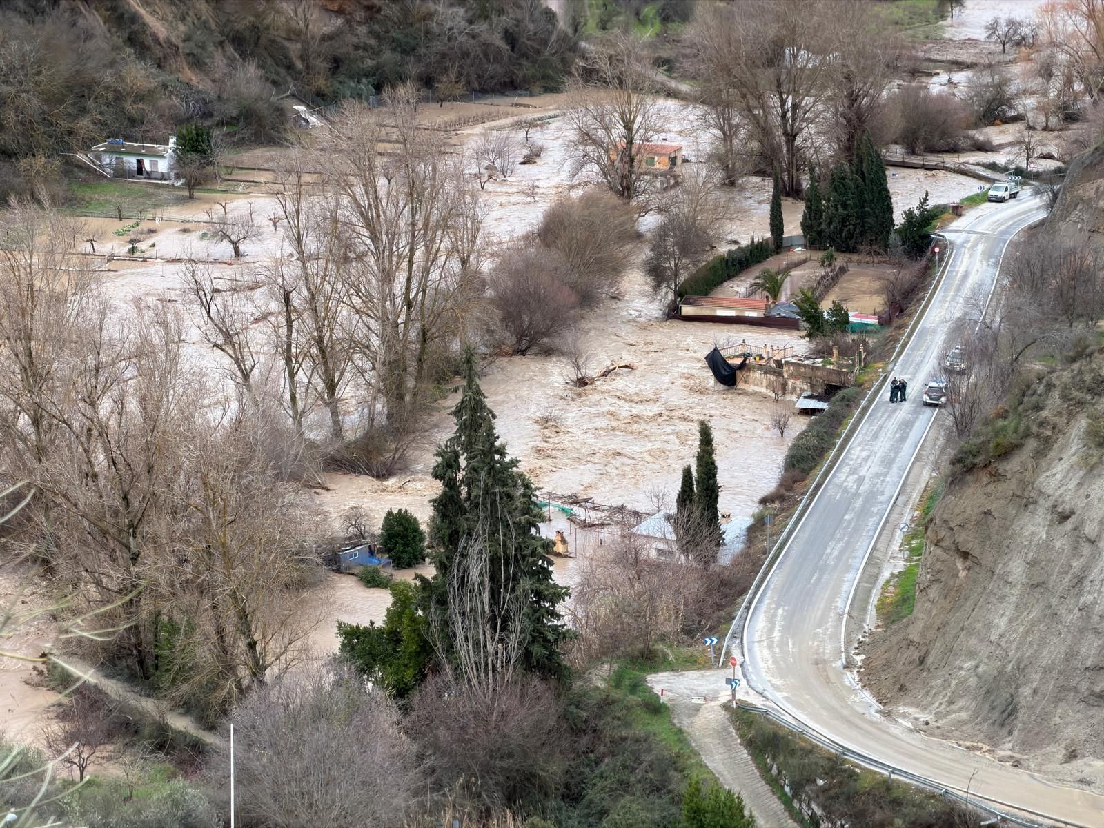 Imagen del río Aguas Blancas a su paso por Quéntar y en dirección hacia Dúdar