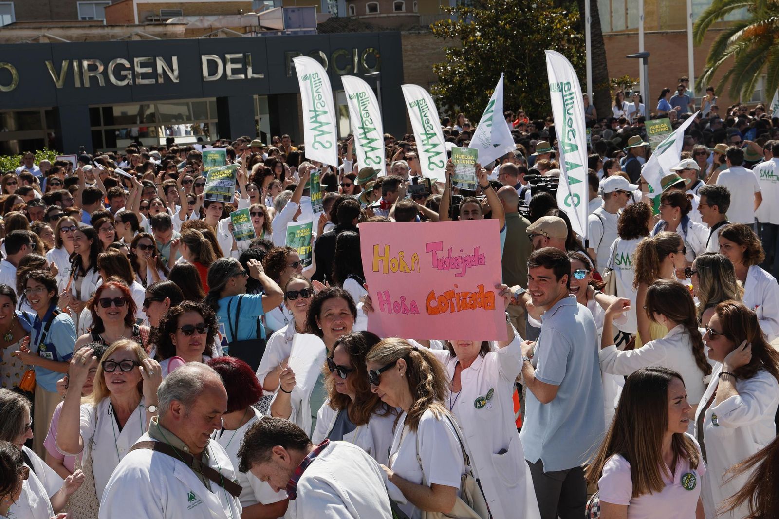 Las imágenes de la manifestación de los médicos sevillanos contra el nuevo estatuto