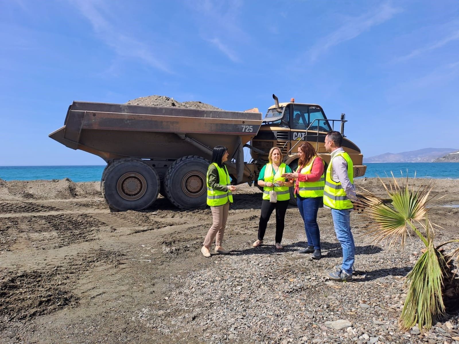 Trabajos en la playa de Melicena, en imagen de archivo