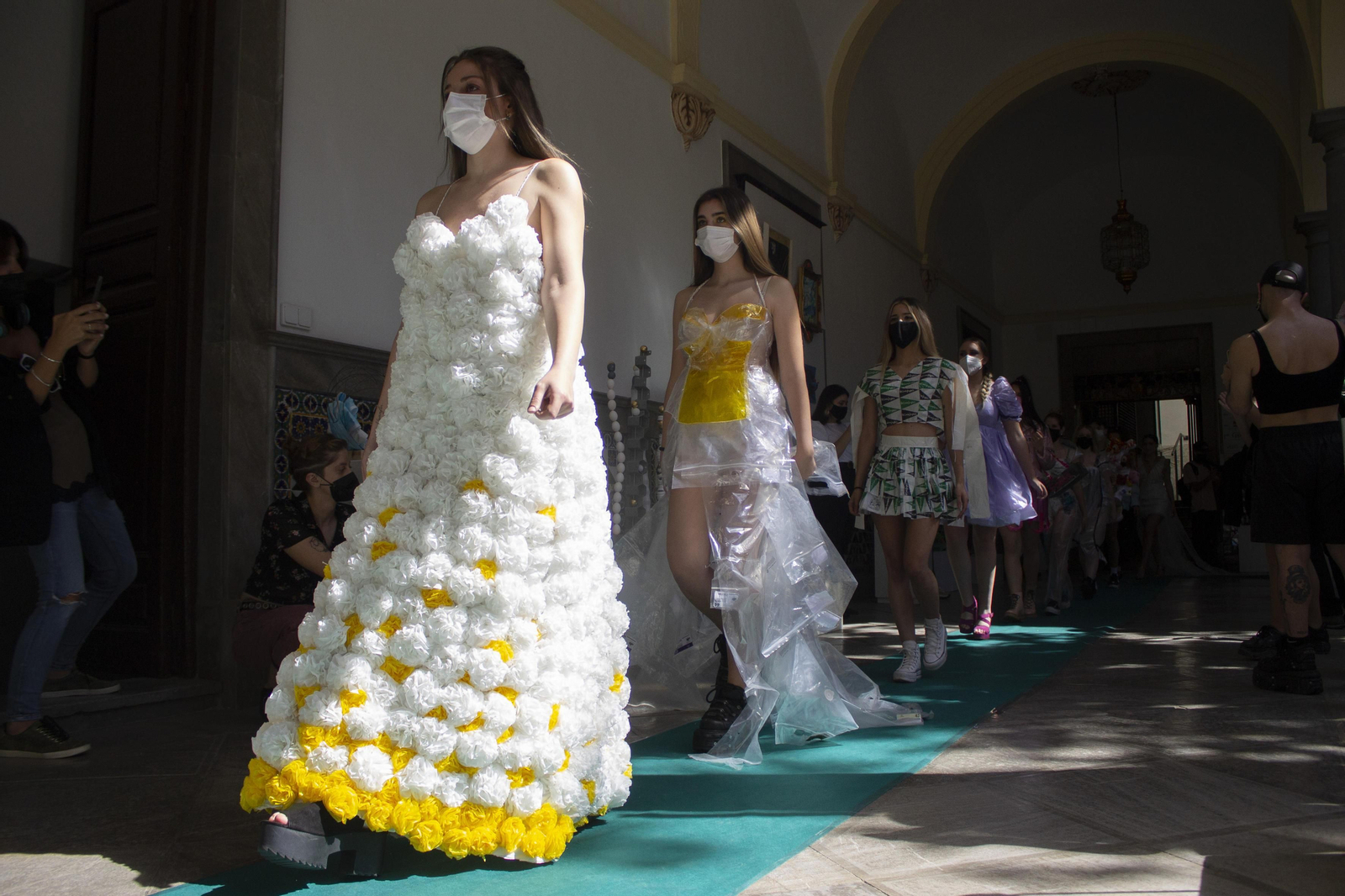Fotos del desfile de ropa reciclada en Granada