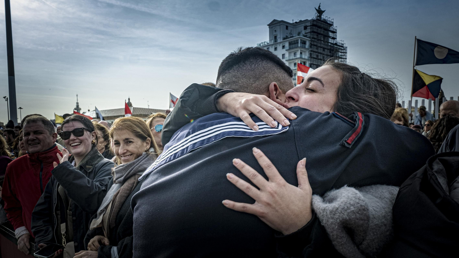 Salida del buque escuela J. S. de Elcano de los muelles de Cádiz para emprender su XCVI Crucero de Instrucción