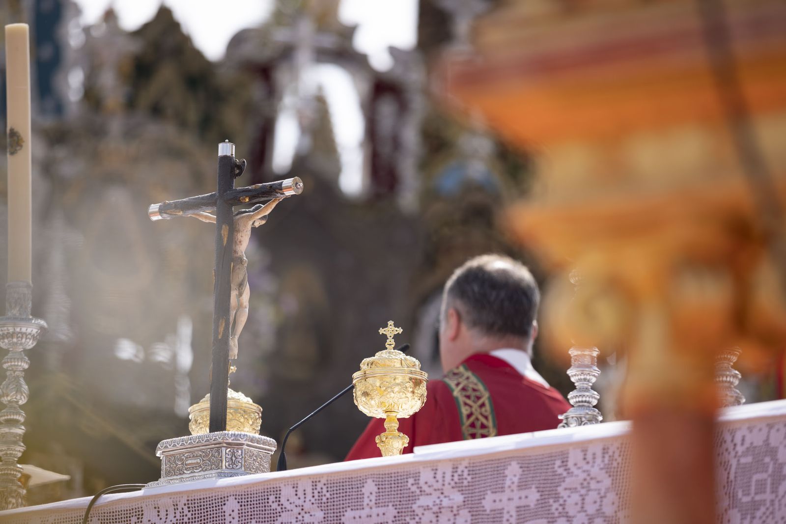 El Rocio 2023: Imágenes de la misa Pontifical del Domingo de Pentecostés