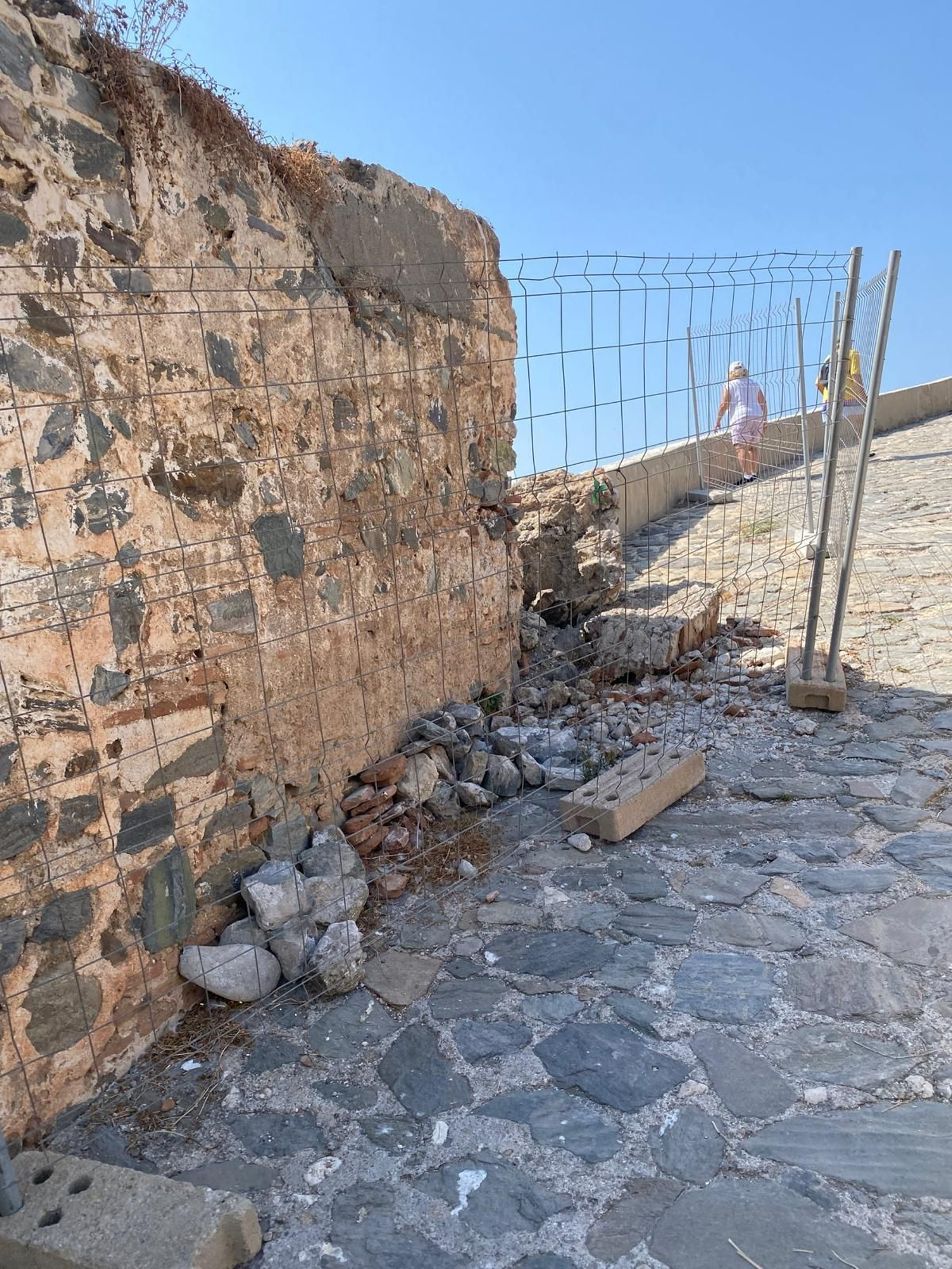 Restos de la muralla del castillo de San Miguel
