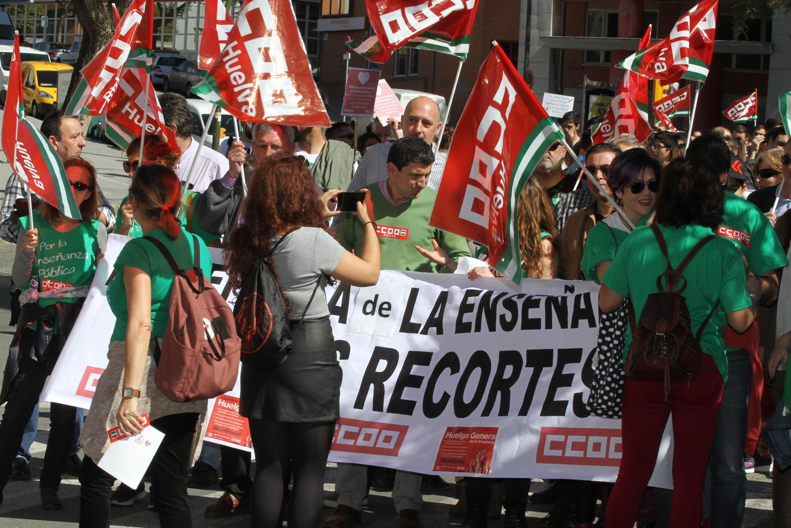 Imágenes  de la manifestación contra la Lomce en Huelva