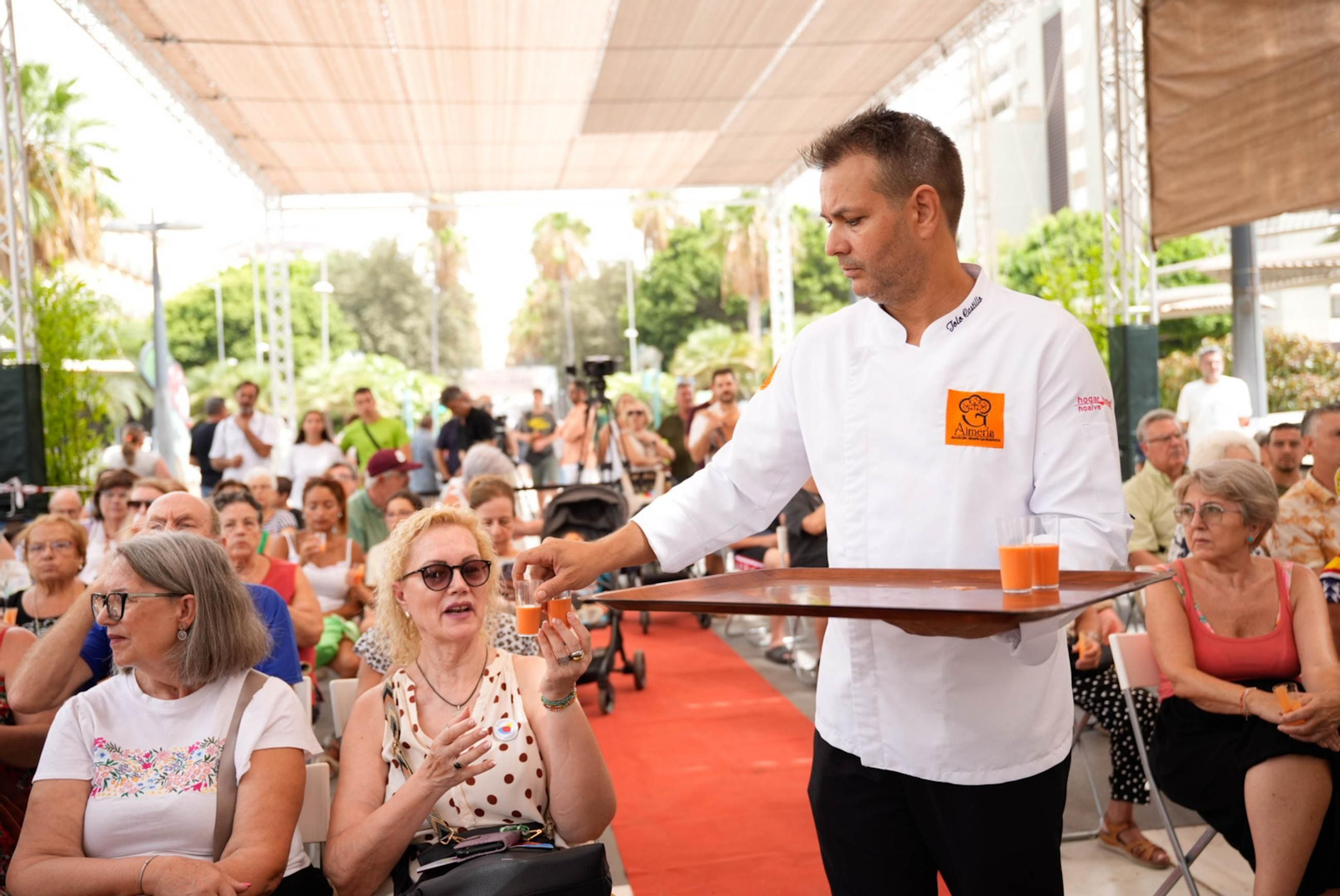 La Cofradía del Tomate y la semifinal del concurso gastronómico de la Feria de Almería, en imágenes