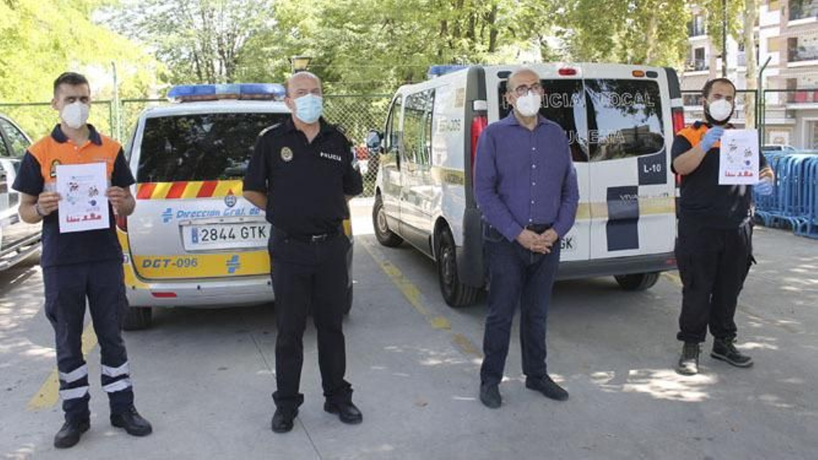 En el centro, Rafael Blancar, jefe de la Policía Local; y José Pedro Moreno, edil de Seguridad Ciudadana, junto a miembros de Protección Civil