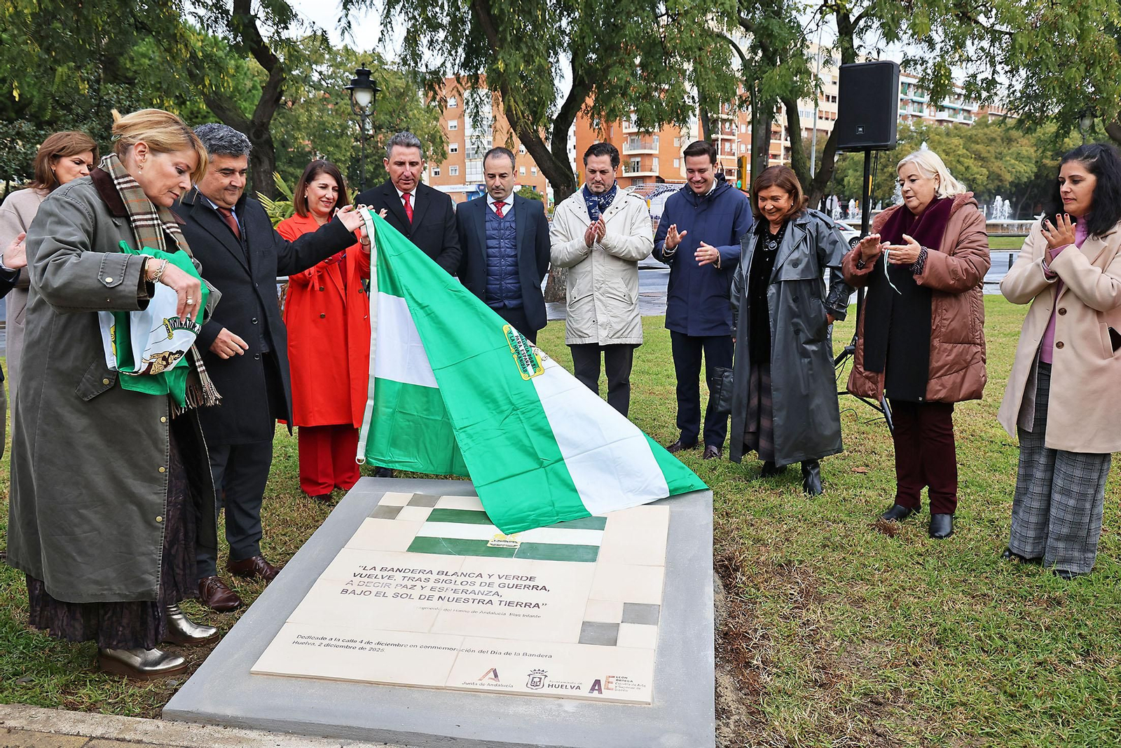 Descubren un azulejo conmemorativo del Día de la Bandera de Andalucía