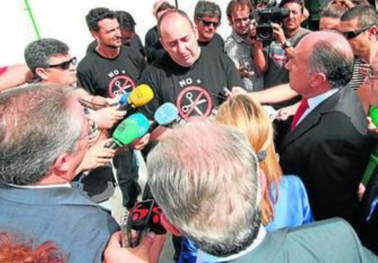 El comité de empresa de la APBA entrega una carta a Pastor.