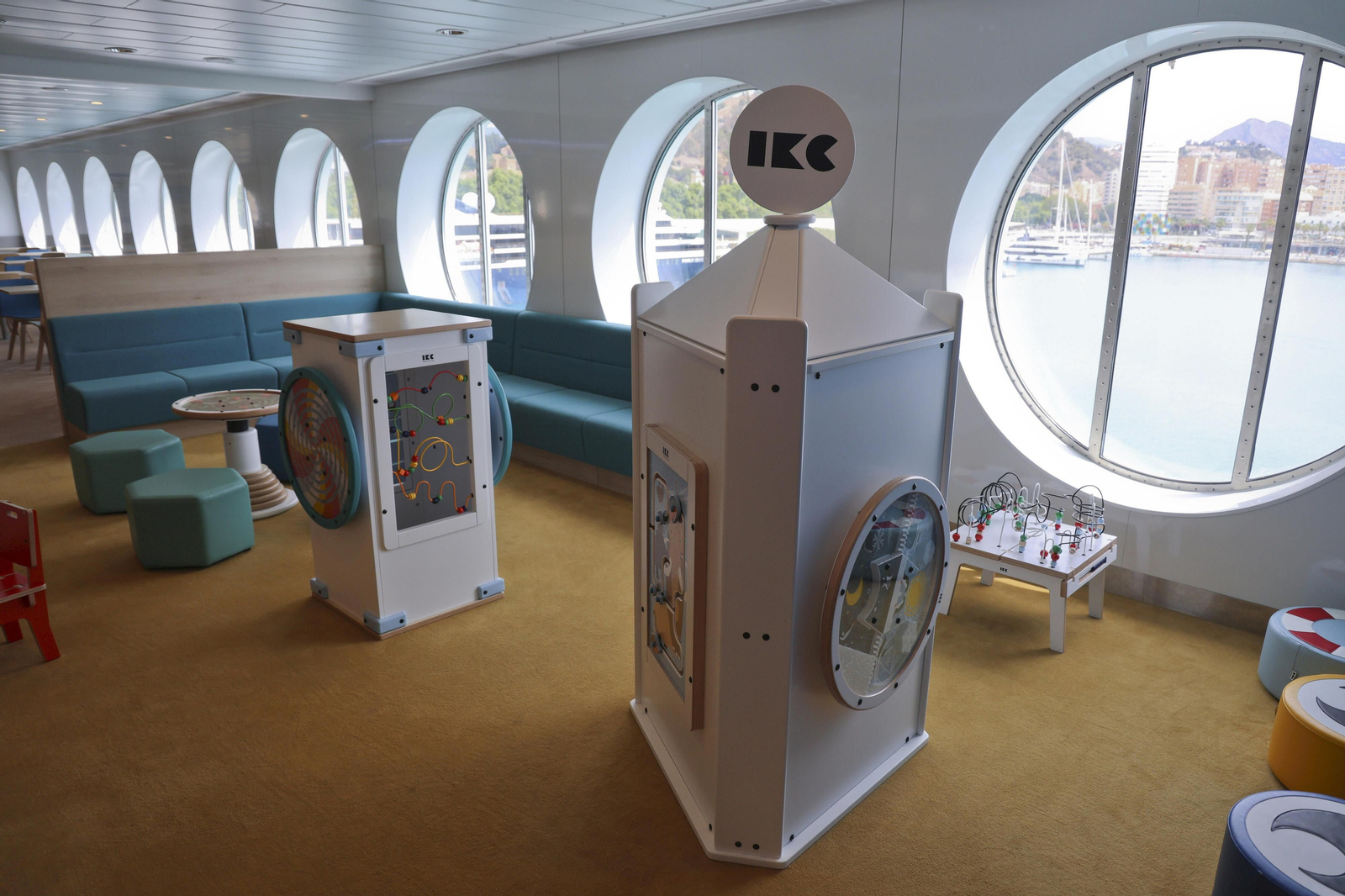 Así es el nuevo ferry ‘Rusadir’ que ha presentado Baleària en el puerto de Málaga.