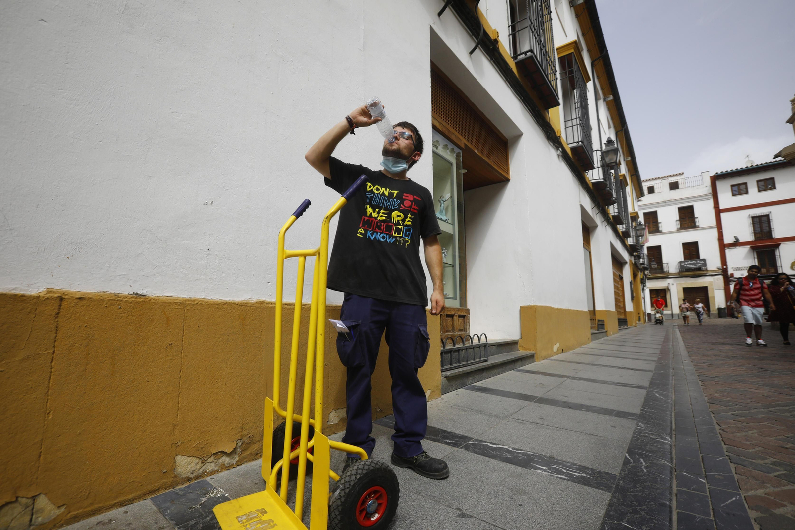 Las fotografías de los cordobeses que trabajan en primera línea del calor