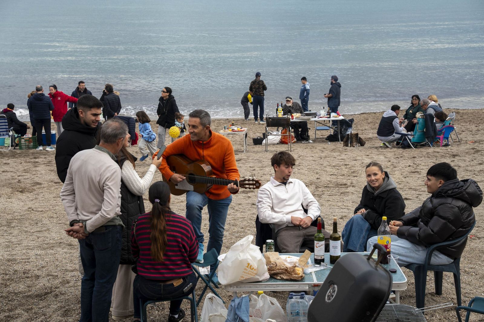 Las moragas reúnen a miles de personas en Roquetas para celebrar el final de año