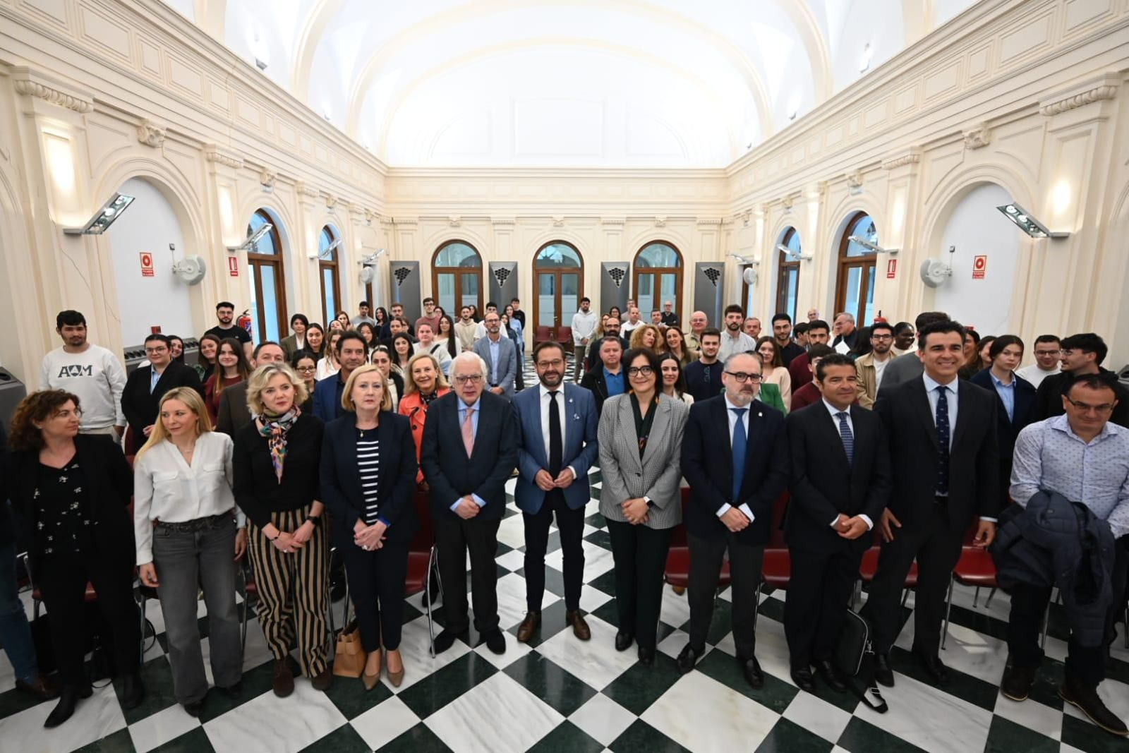 Acto de bienvenida a los estudiantes de prácticas en la sede de la Junta