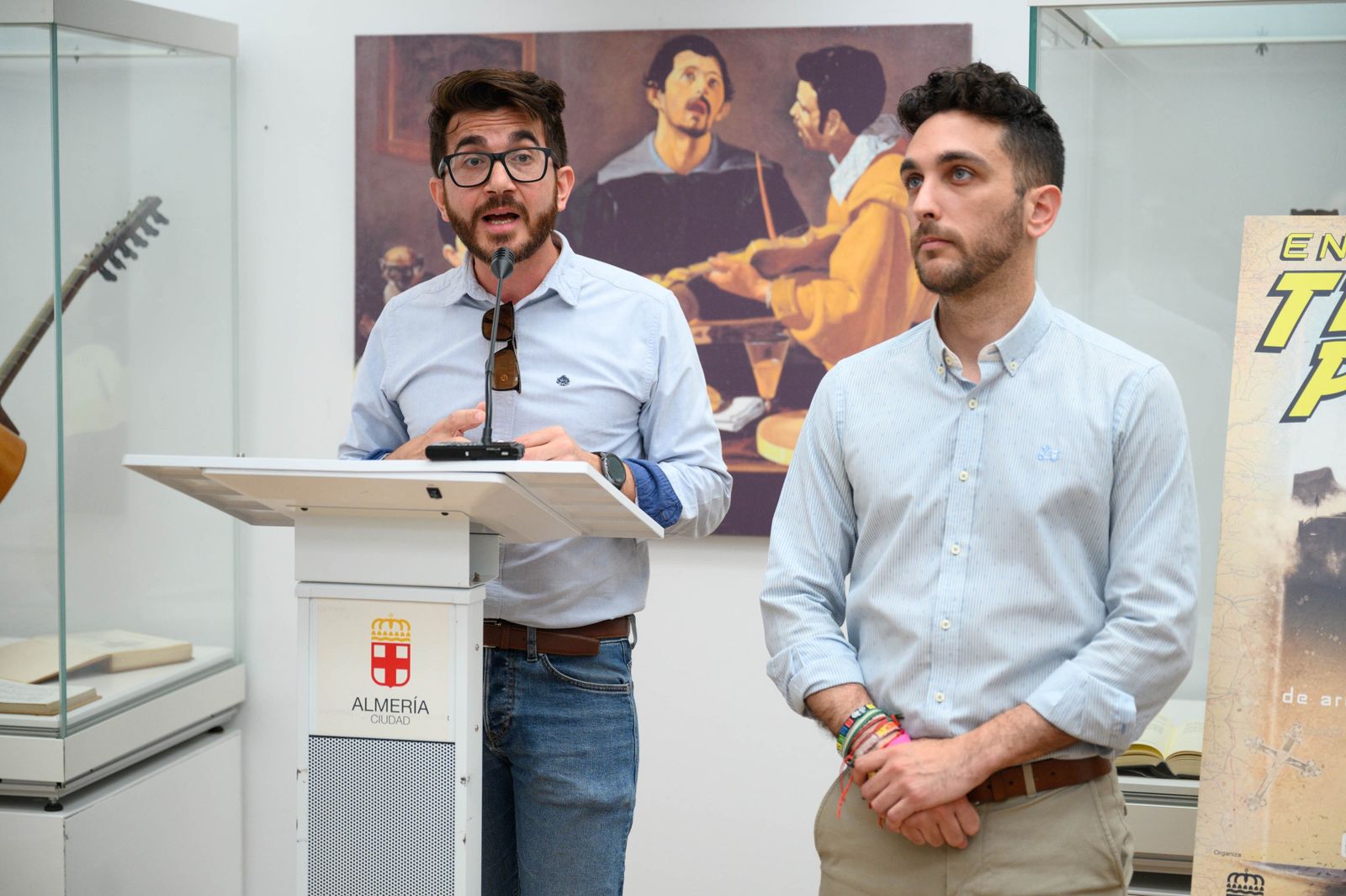 Carlos Vives y Jesús Luque presentando la exposición.