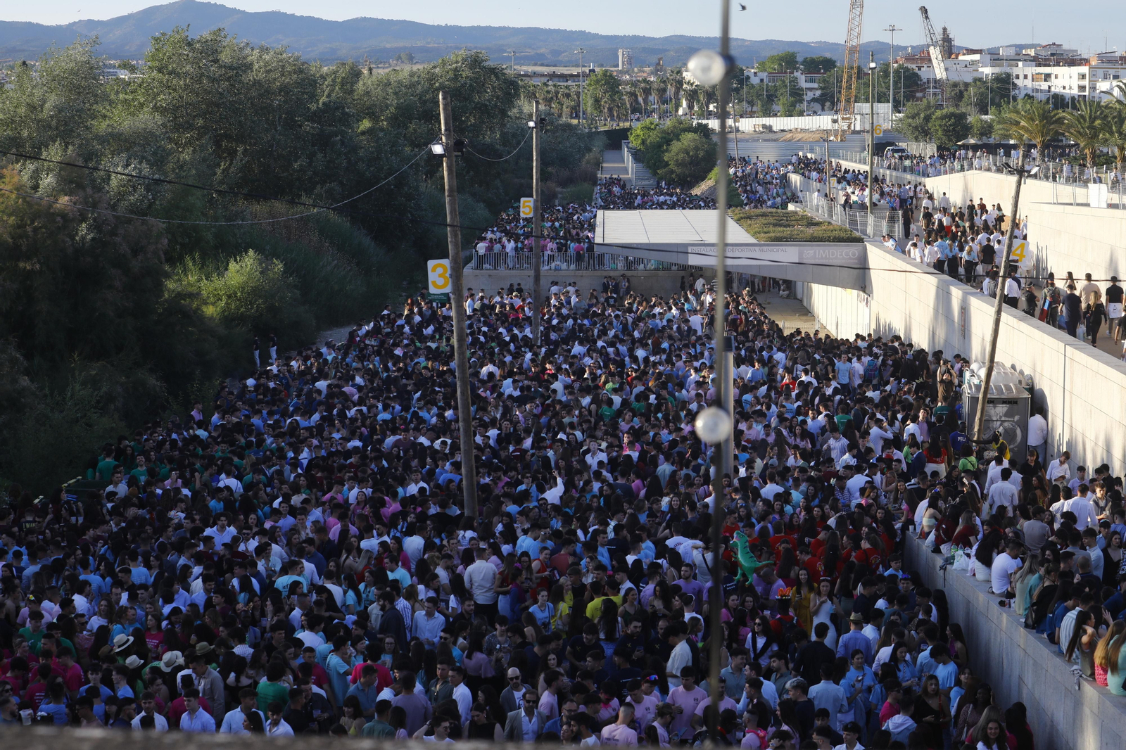 Las mejores fotos del botellón de la Feria de Córdoba