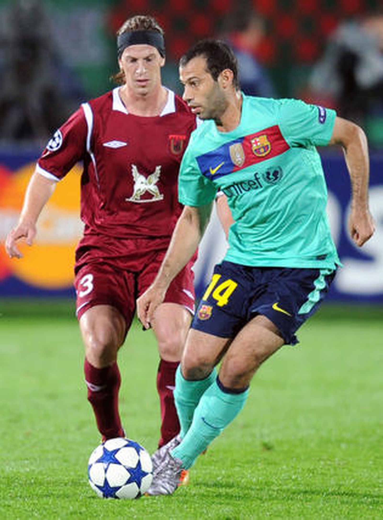 El Barcelona no puede pasar del empate en Rusia frente al Rubin. / AFP