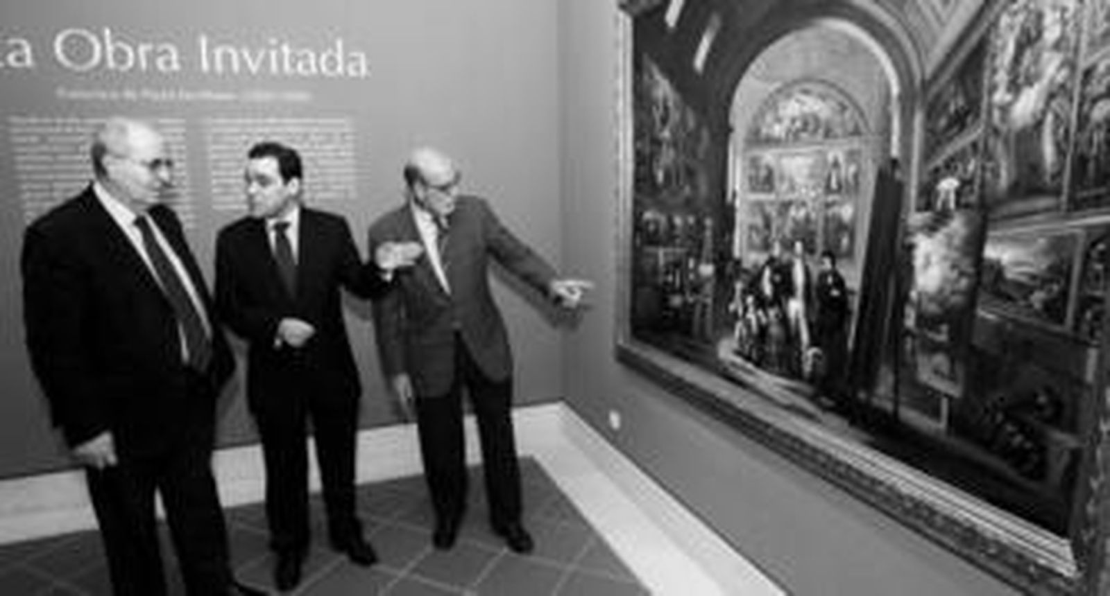 De izquierda a derecha, Antonio Álvarez, director del museo, Fernando Vega, de la Fundación Cajasol, y Bernardo Bueno, delegado de Cultura.