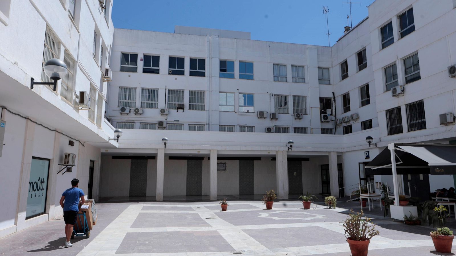 Espacio en el que se encontraba el patio de butacas. Espacio en el que se encontraba el patio de butacas.