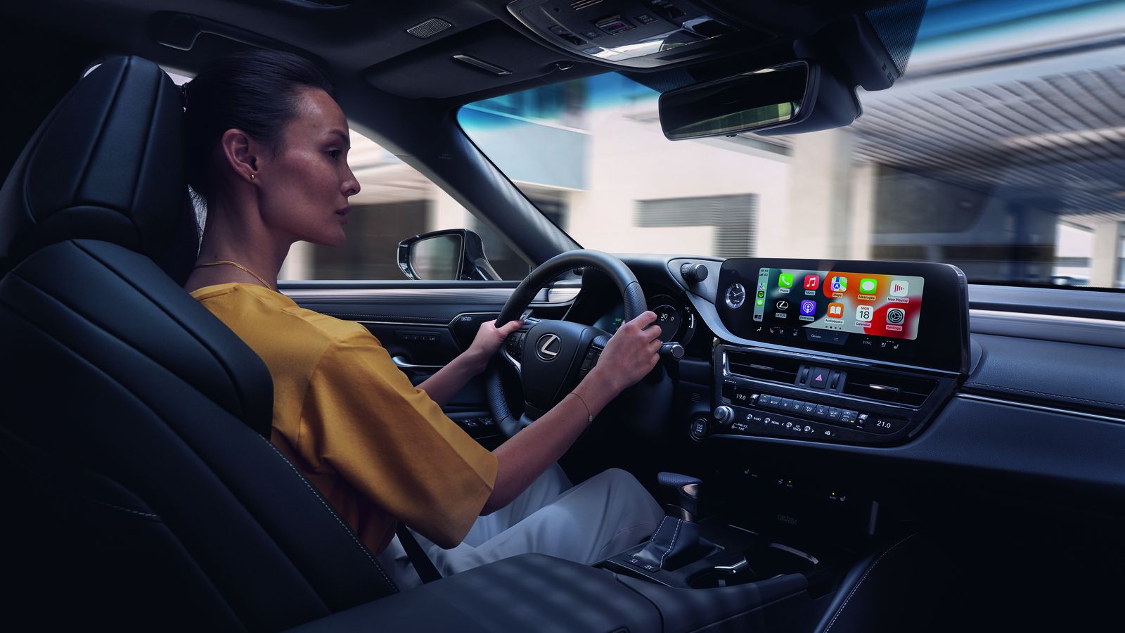 El cambio más notable de la gama 2023 del Lexus ES atañe al sistema de infoentretenimiento, más rápido, intuitivo y con más funciones.