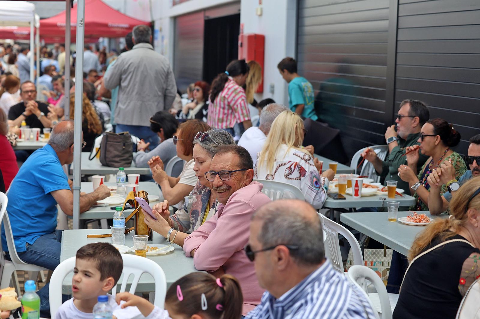 Imágenes del ambiente en la Feria de la Gamba y el Marisco de Huelva