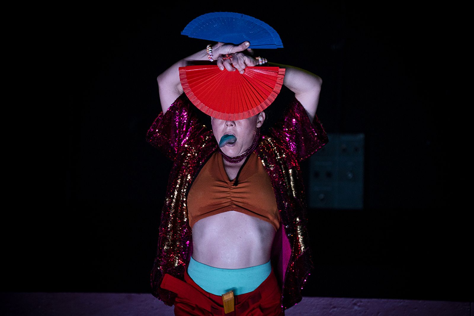 Rocío Molina en 'Vuelta a uno' sobre las tablas del Teatro Villamarta.