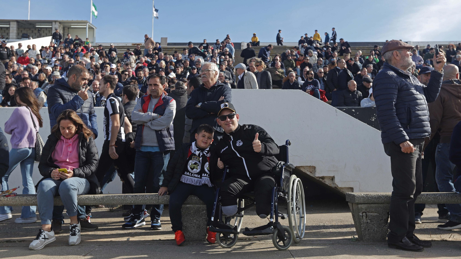 Fotos de la afición en el estadio municipal