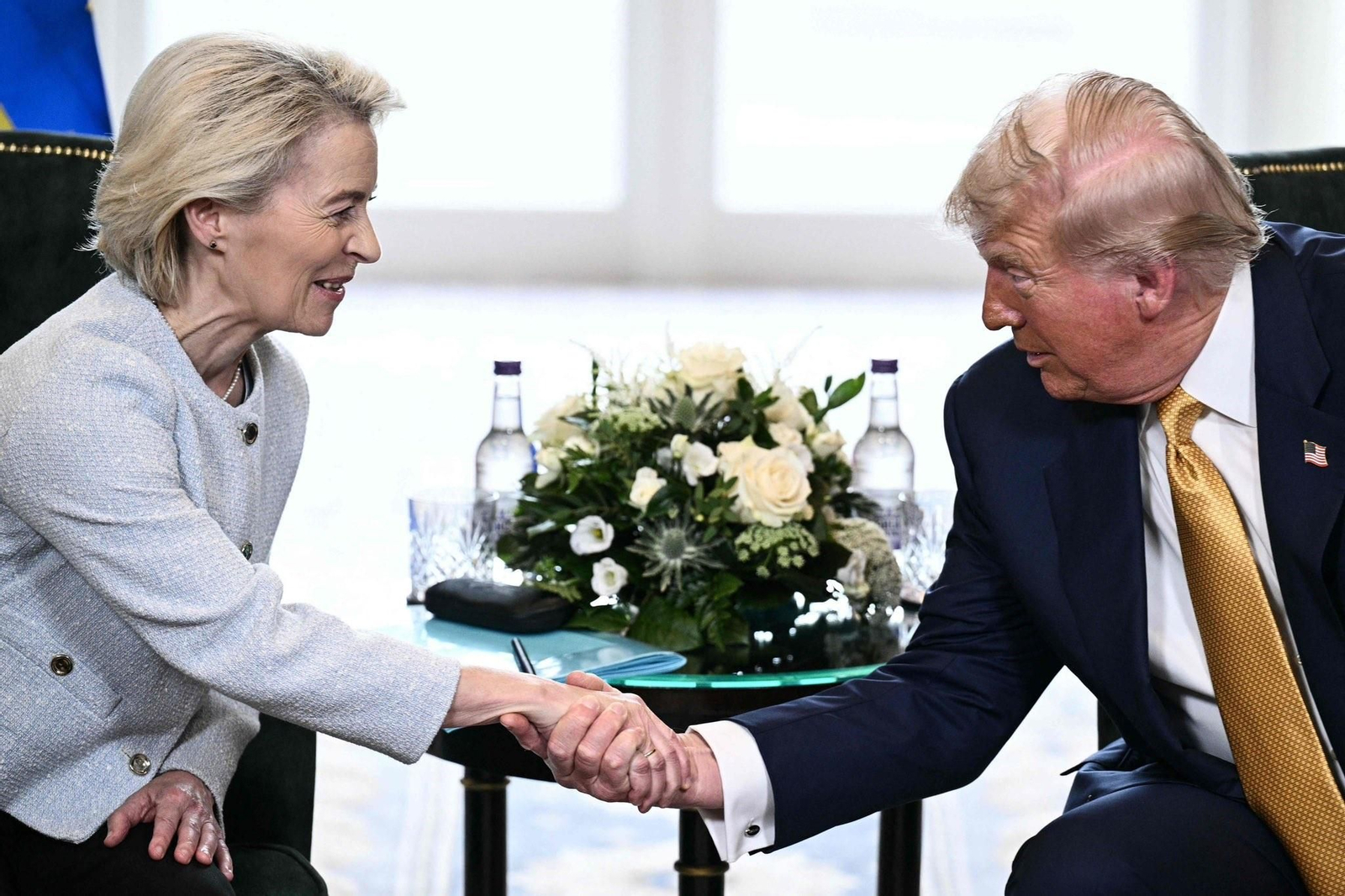 Trump y Von der Leyen se dan la mano en la residencia del presidente norteamericano en Turnberry Trump y Von der Leyen se dan la mano en la residencia del presidente norteamericano en Turnberry