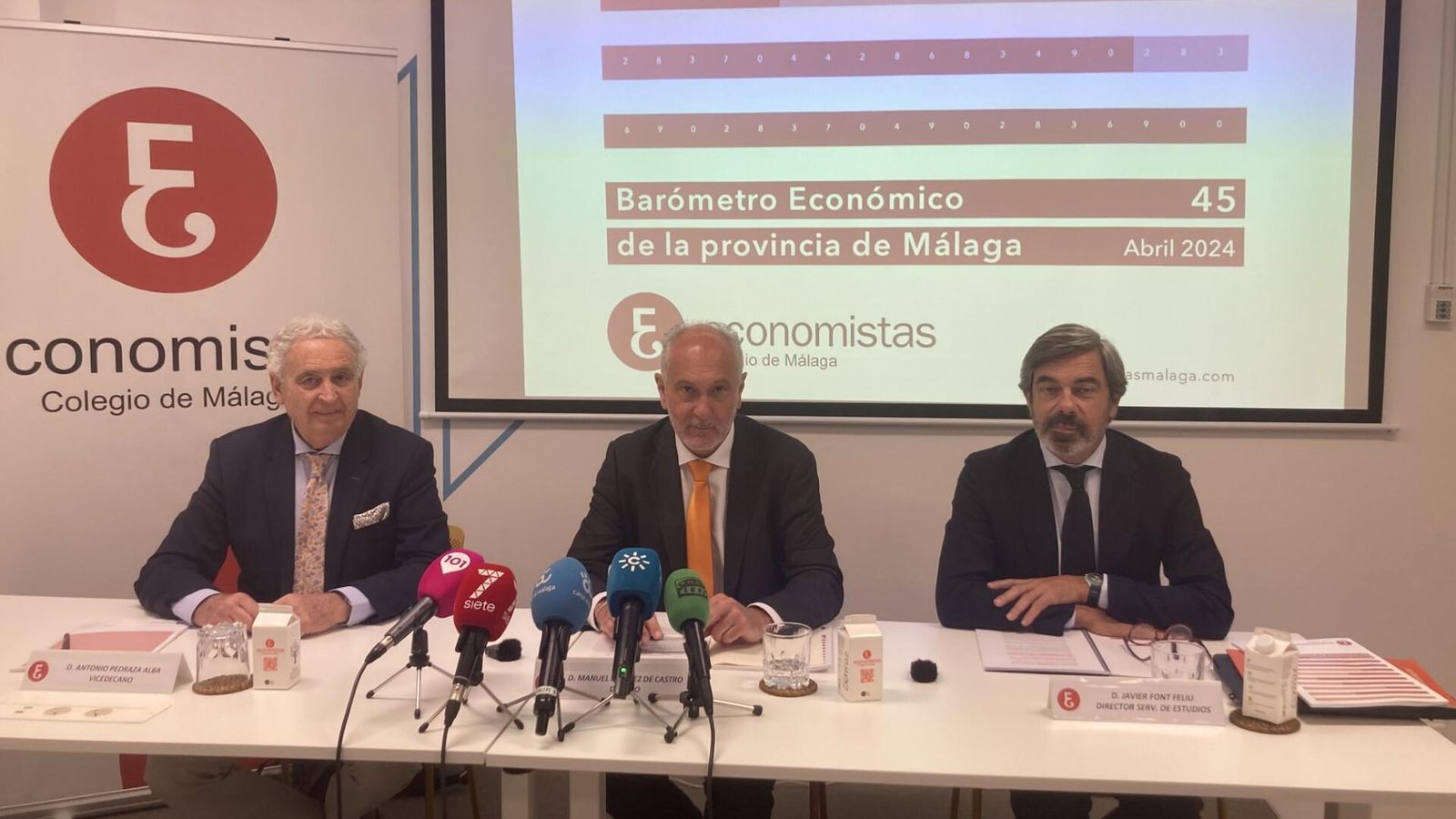 Antonio Pedraza, Manuel Méndez y Javier Font durante la presentación del Barómetro. Antonio Pedraza, Manuel Méndez y Javier Font durante la presentación del Barómetro.