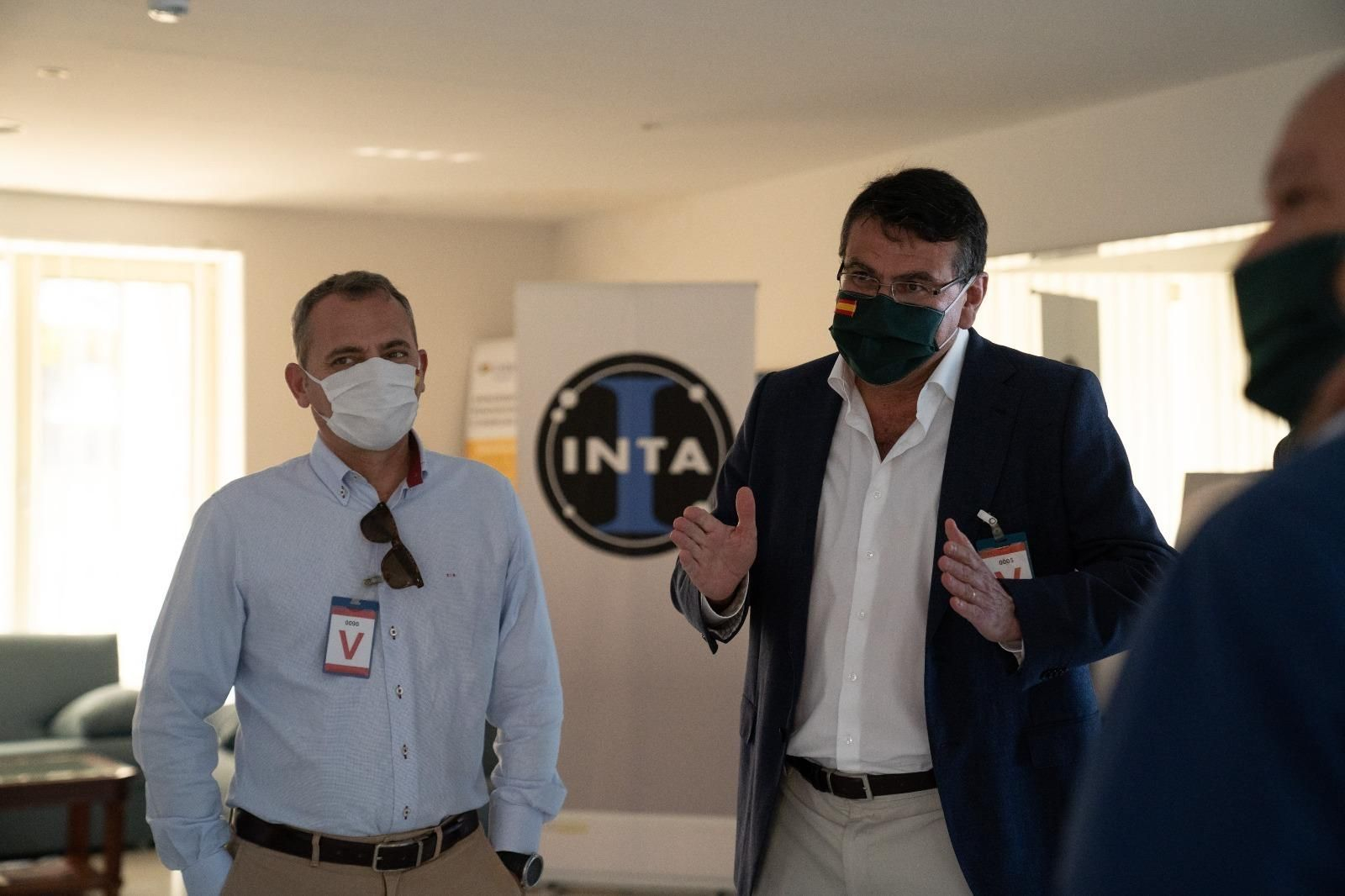 Visita de los diputados y parlamentarios de Vox a las instalaciones del Inta.