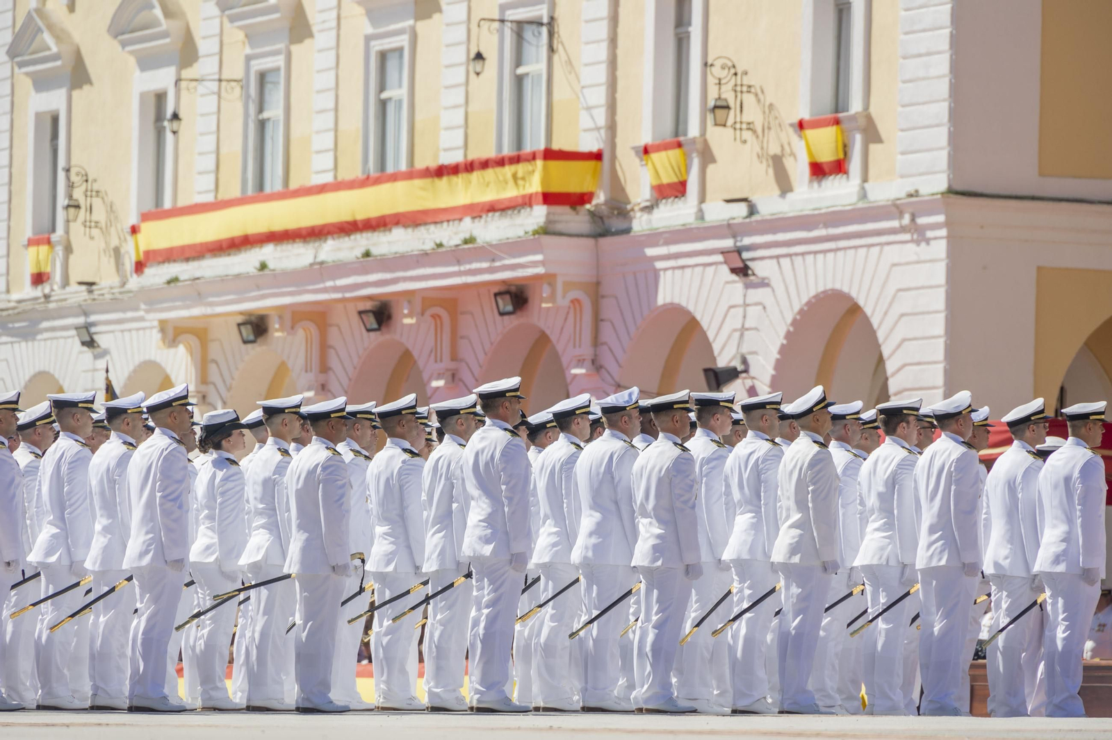 Las imágenes de la entrega de despachos a los nuevos suboficiales de la Armada Las imágenes de la entrega de despachos a los nuevos suboficiales de la Armada