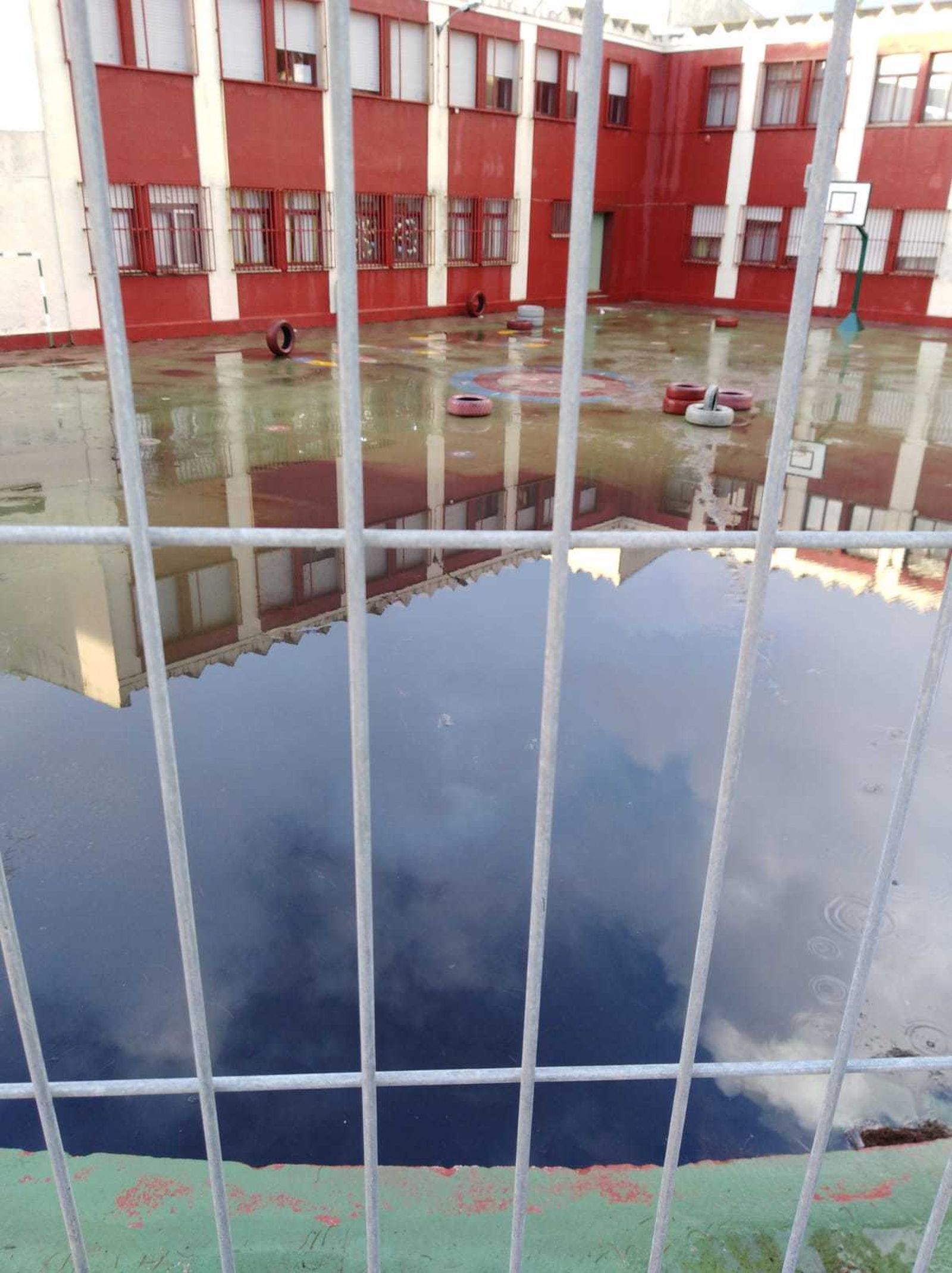 Aspecto del patio del Vicente Tofiño, esta mañana.