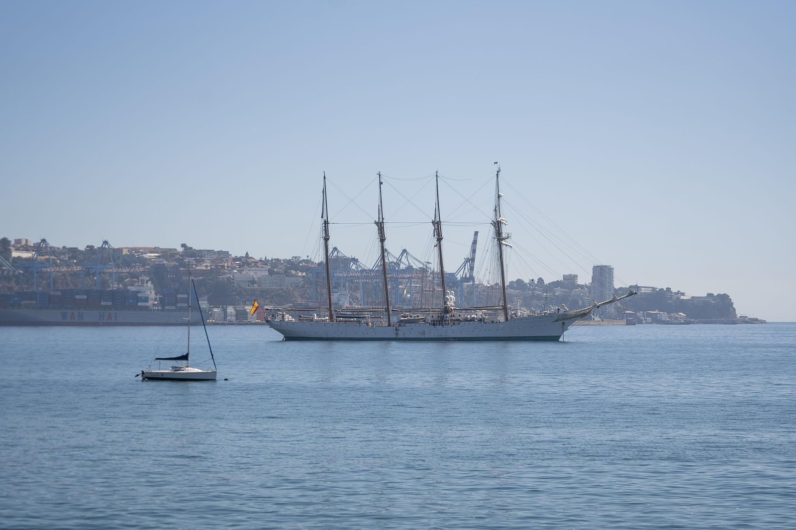Las imágenes de la llegada del 'Elcano y la Princesa Leonor a Valparaíso