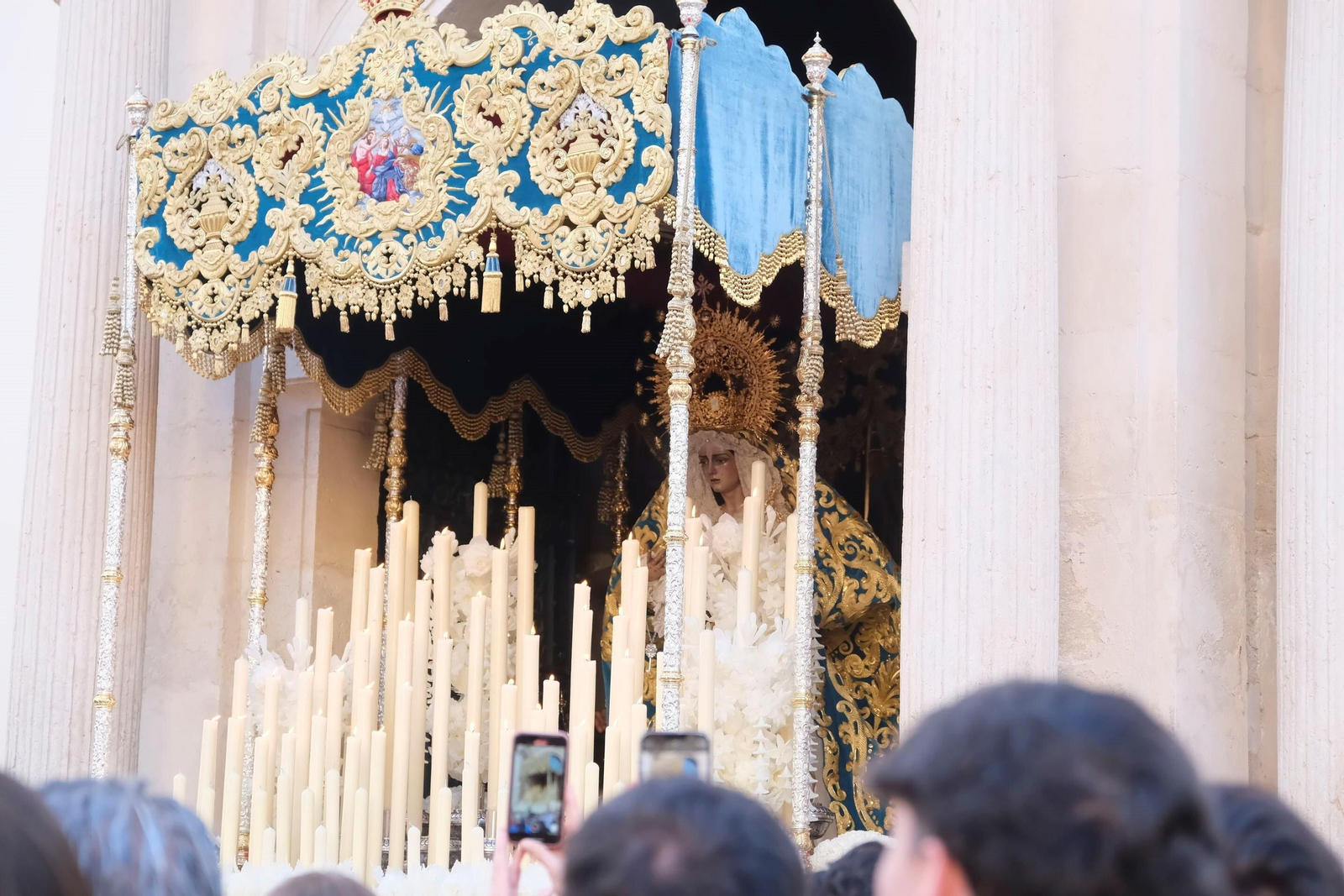 Martes Santo en Córdoba: la procesión de la Santa Faz, en imágenes