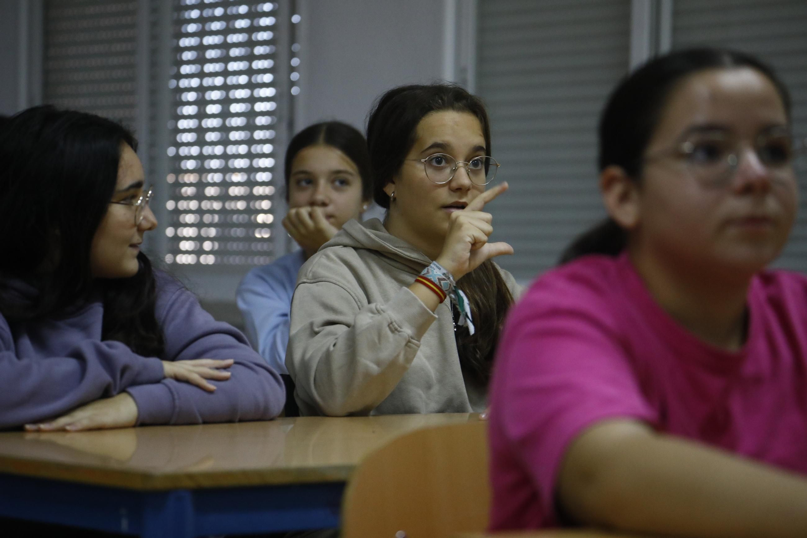 La lengua de signos se imparte como optativa en la estapa de Secundaria en el Instituto Averroes, en imágenes
