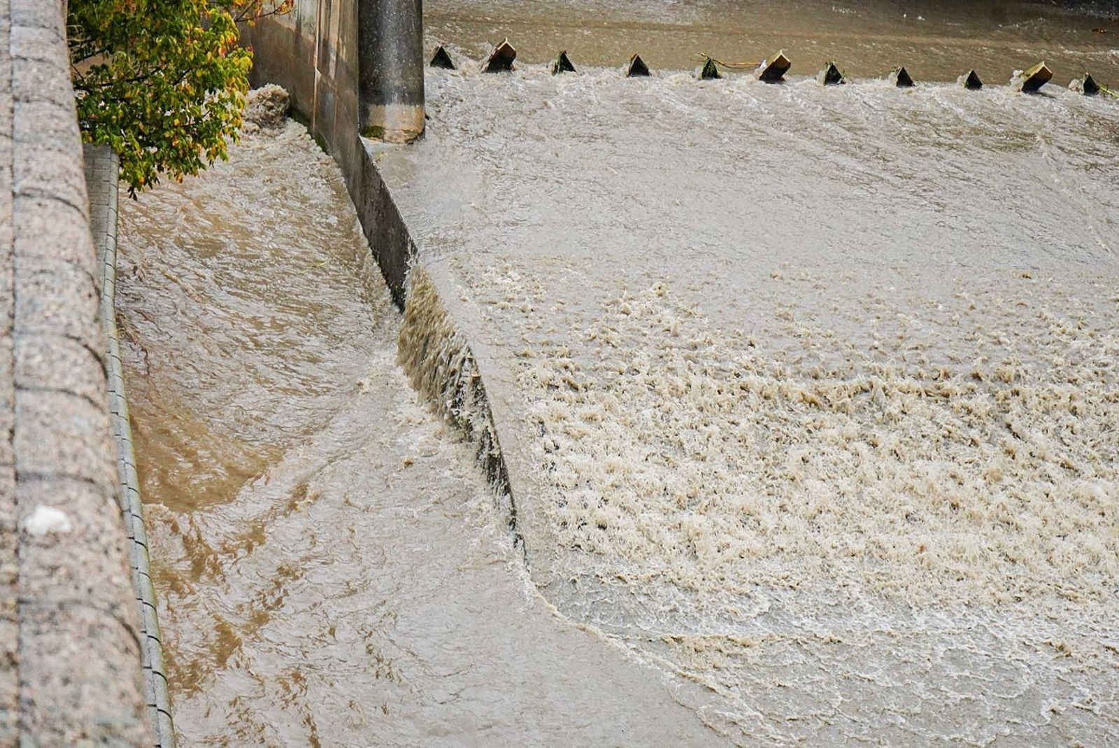 Galería | El agua toma la ciudad de Granada como consecuencia de la Dana