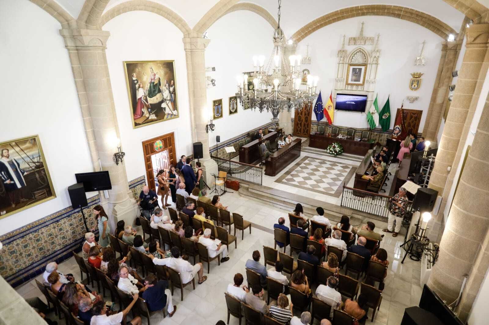 Las imágenes del emotivo nombramiento de Almudena Grande en Rota