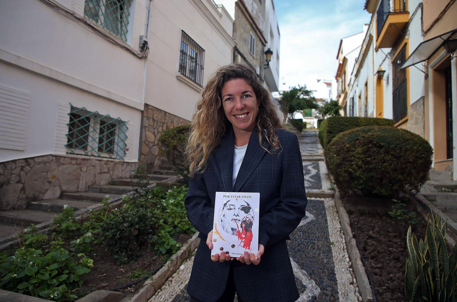 La periodista Gloria Sánchez-Grande, autora de la novela 'Por estar vivos'.