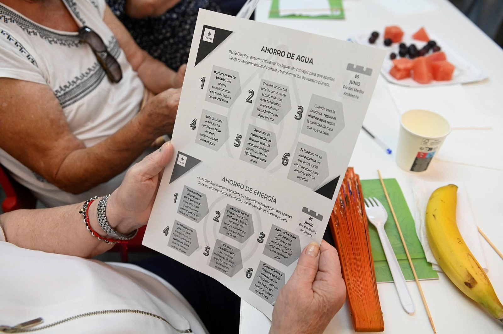 Taller de Cruz Roja sobre ahorro energético y alimentación saludable para mayores