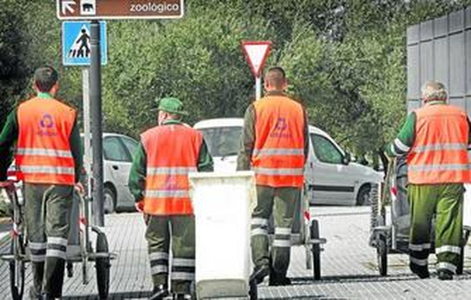 Trabajadores de Urbaser en Jerez, en una imagen de archivo.