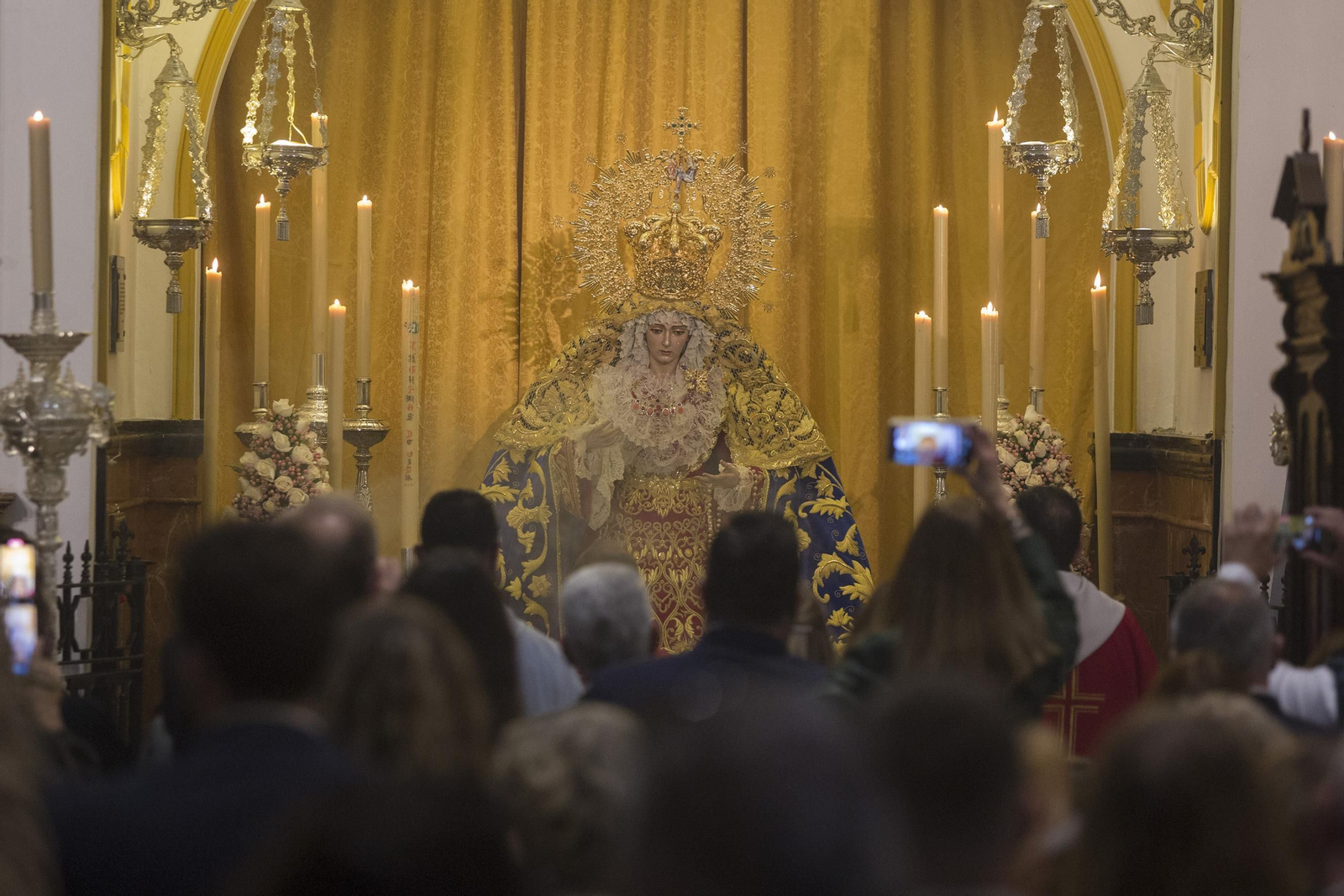 Las fotos del Domingo de Ramos, con largas colas en los templos