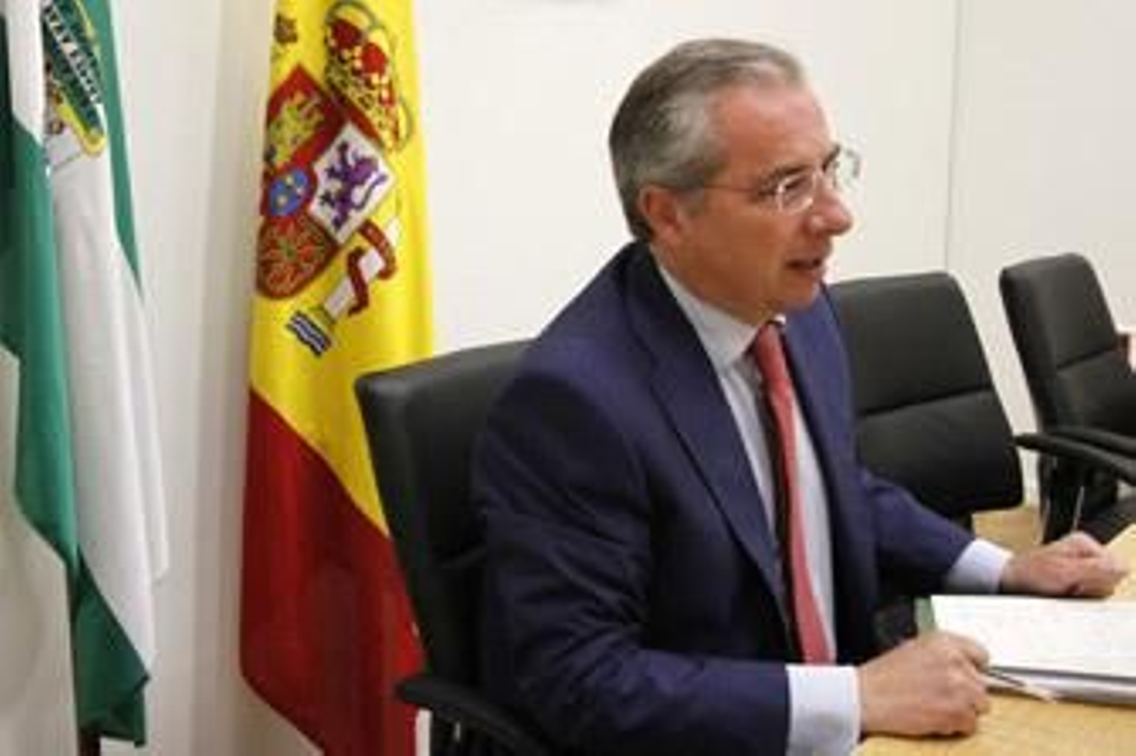 Javier de Torre, ayer en rueda de prensa en la oficina de coordinación de la Administración General del Estado. /Fran Montes