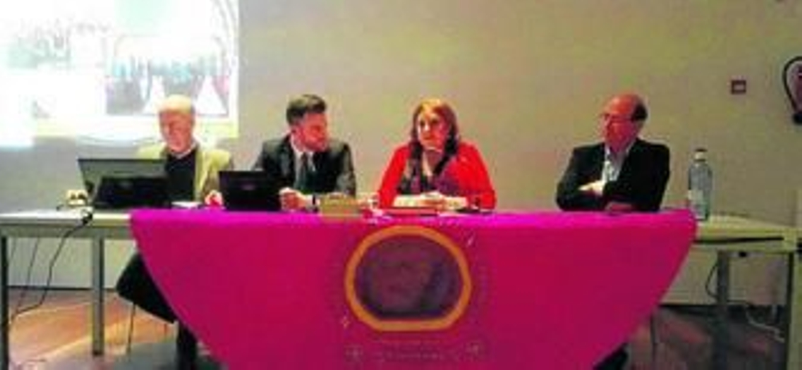 La periodista durante su charla-coloquio pronunciada en el Museo de la Guitarra.