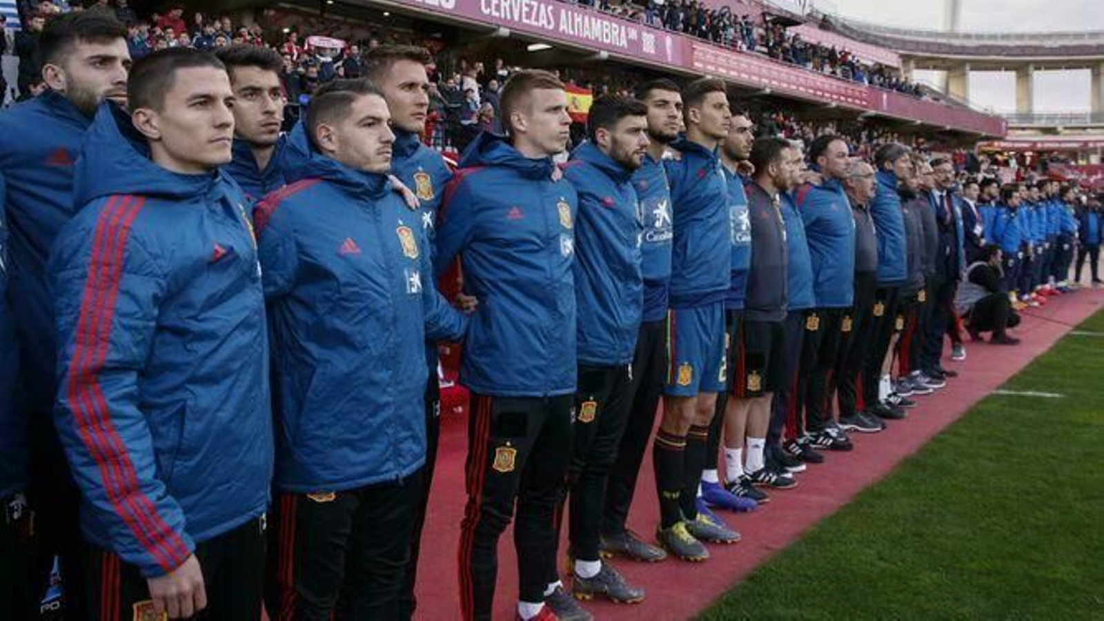 Manu Vallejo, segundo por la izquierda en primera fila con la selección española sub'21.