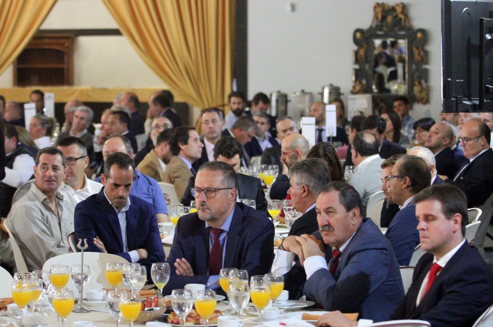 Imágenes del Desayuno Informativo del Grupo Joly con Javier Targhetta