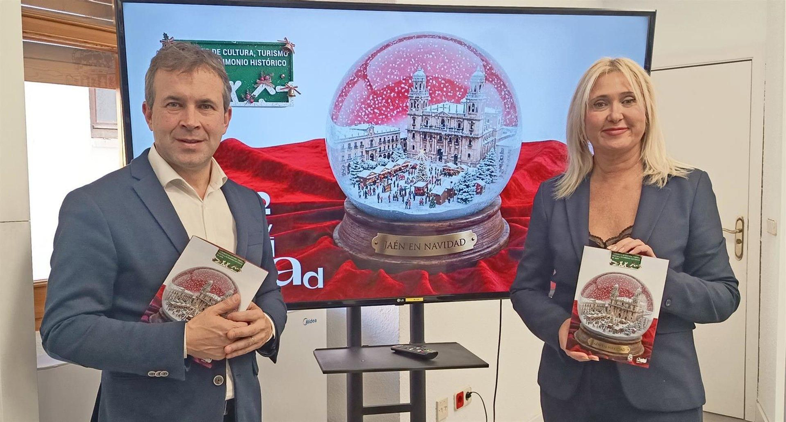 Julio Millán y María Espejo en la presentación de la programación de Navidad