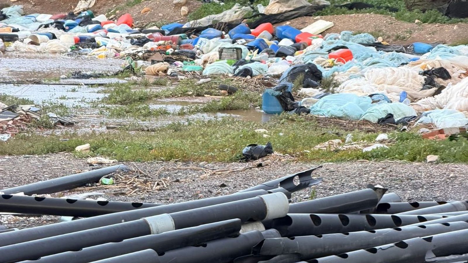 Así se encuentra la Rambla Carcauz.