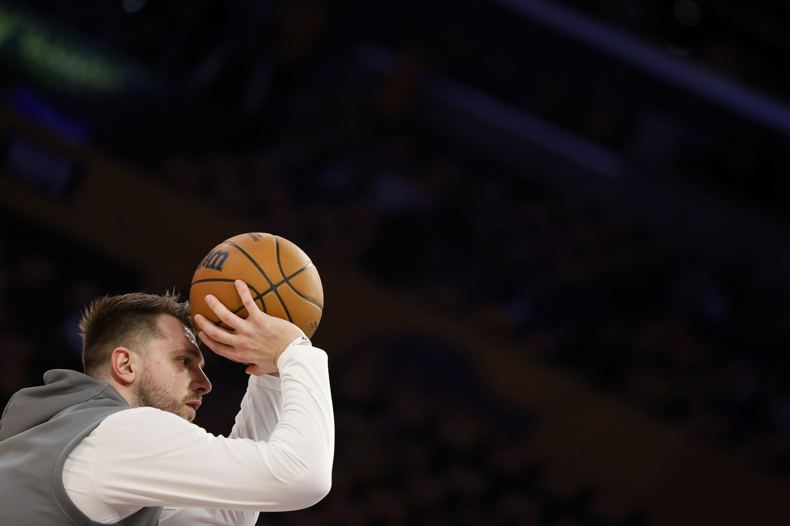 Las fotos del debut de Doncic con los Lakers