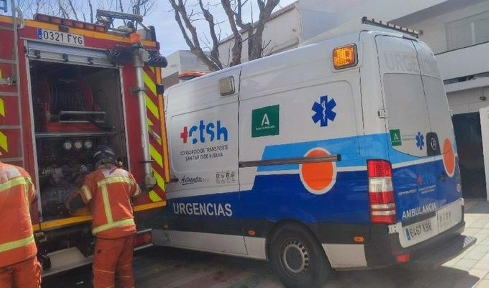 Bomberos y servicios sanitarios.