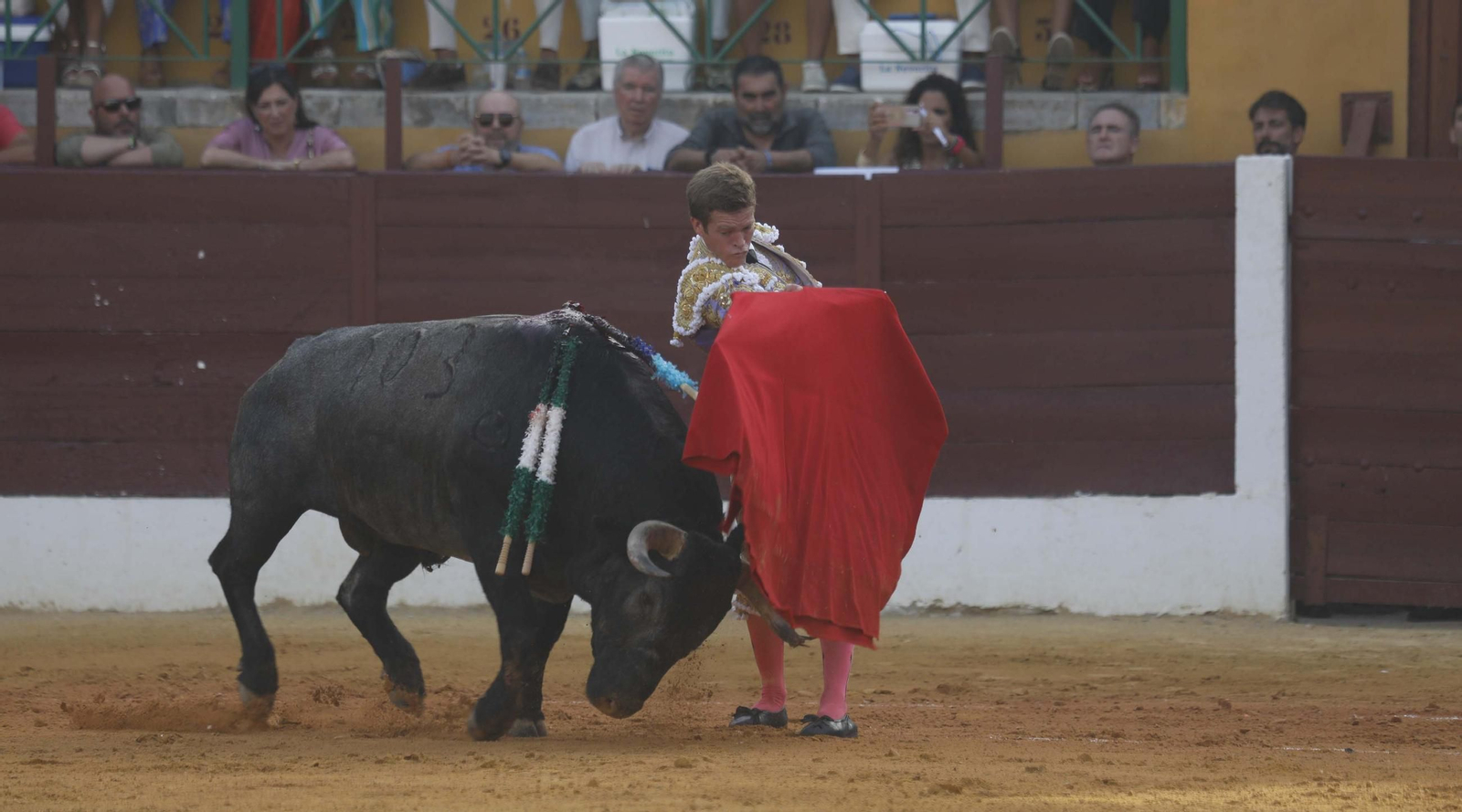La reaparición de Borja Jiménez con toros de Victorino Martín en la Feria de La Línea , en imágenes
