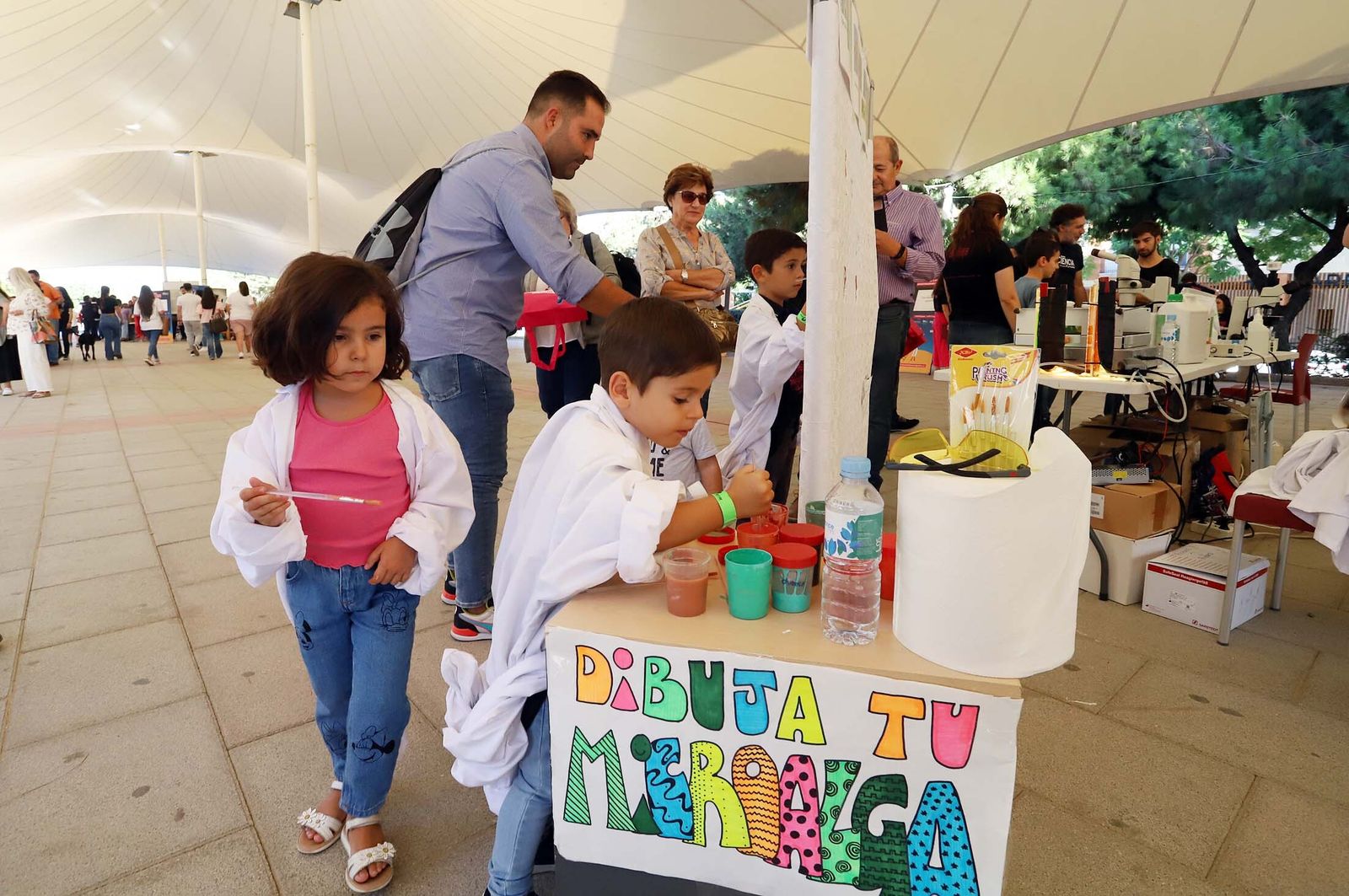 Imágenes de los talleres y actividades de La Noche Europea de los Investigadores